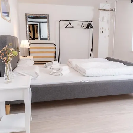 Zeppelinkoje By Interhome * Flensburg